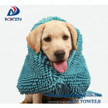 China Professional Chenille pet towel with pocket for dog cats drying and washing
